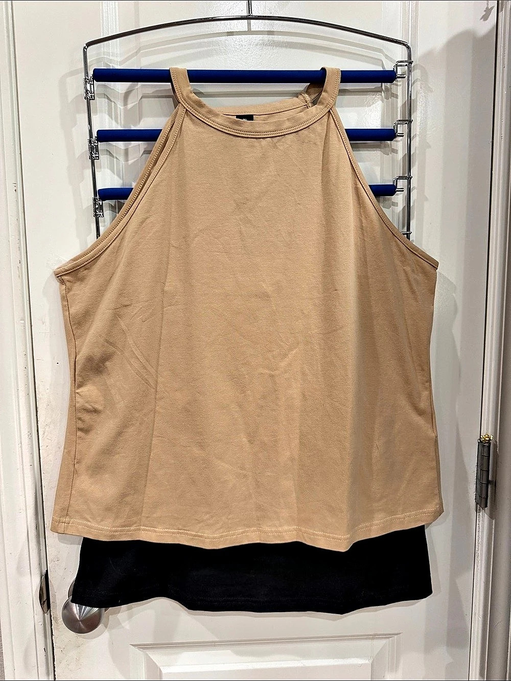 Two-Pack Sleeveless Tank Tops in Brown & Black